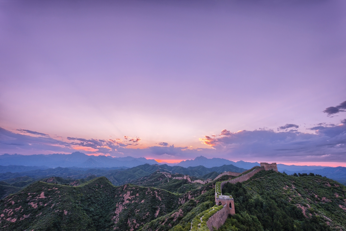 The beautiful scenery of the Great Wall in the morning
