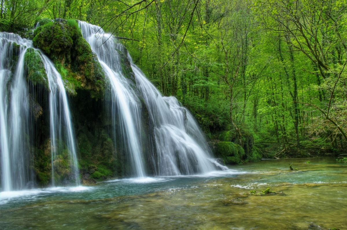 Green Forest Waterfall Scenery 4K Wallpaper