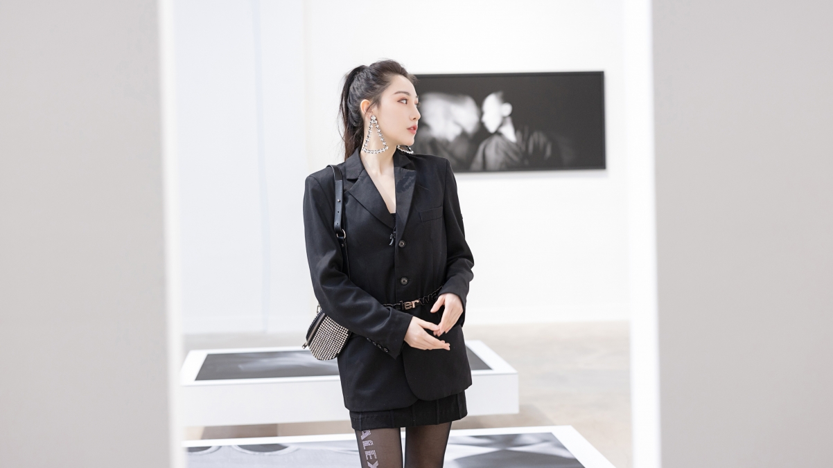 Liu Yining seductive beauty in black suit