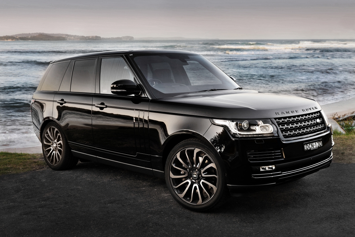 Black Land Rover by the Sea 4K HD Picture