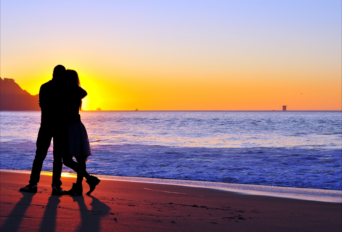Seaside sunset sweet couple silhouette 4K