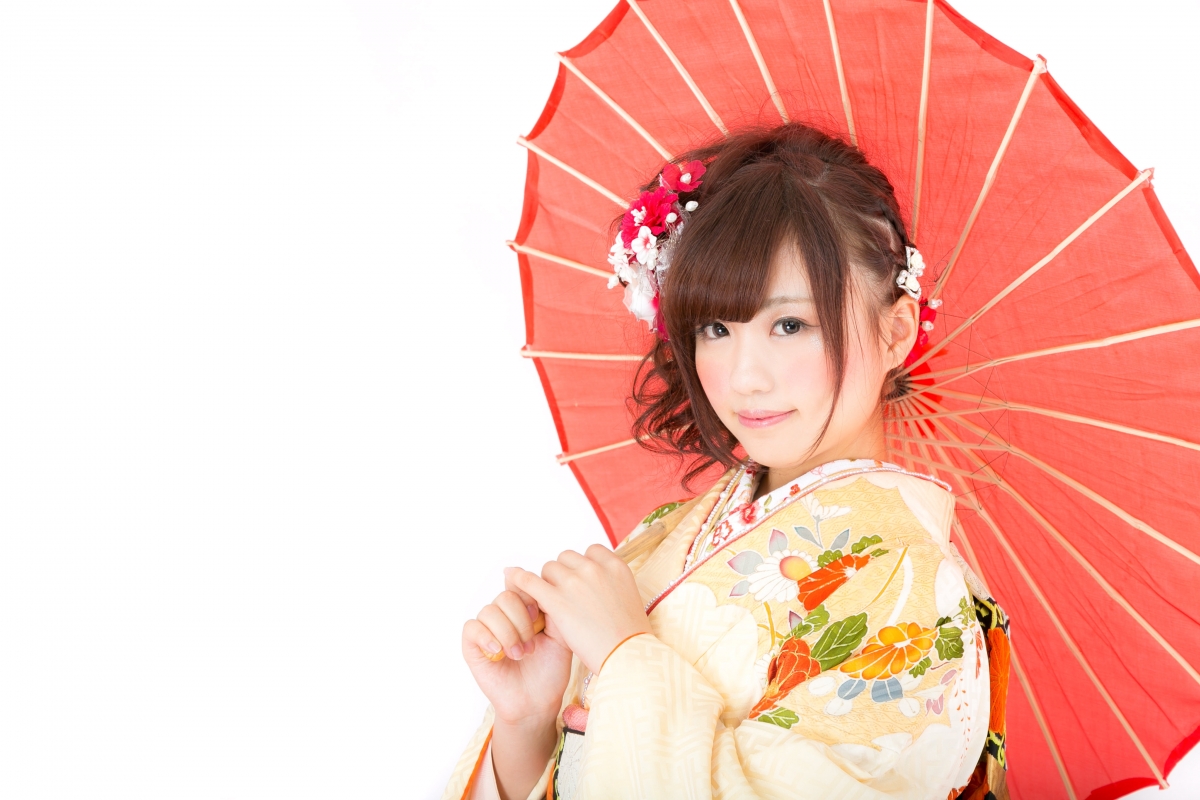 Beautiful woman in kimono holding a red umbrella 4k