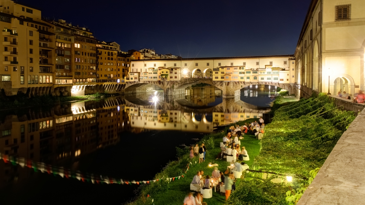 4K landscape of the old bridge over the Arno River in Italy