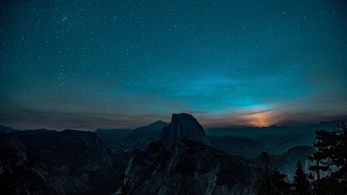 Night mountain starry sky 4K wallpaper