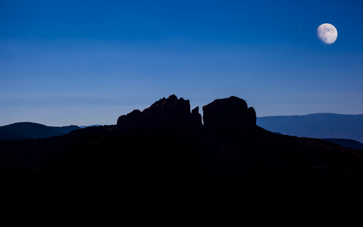 Night Mountain Sky Moonlight 4K Wind