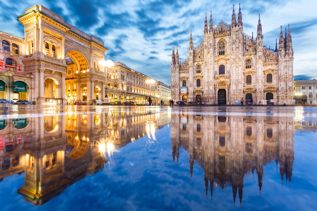 Night lights Italy Cathedral 4K