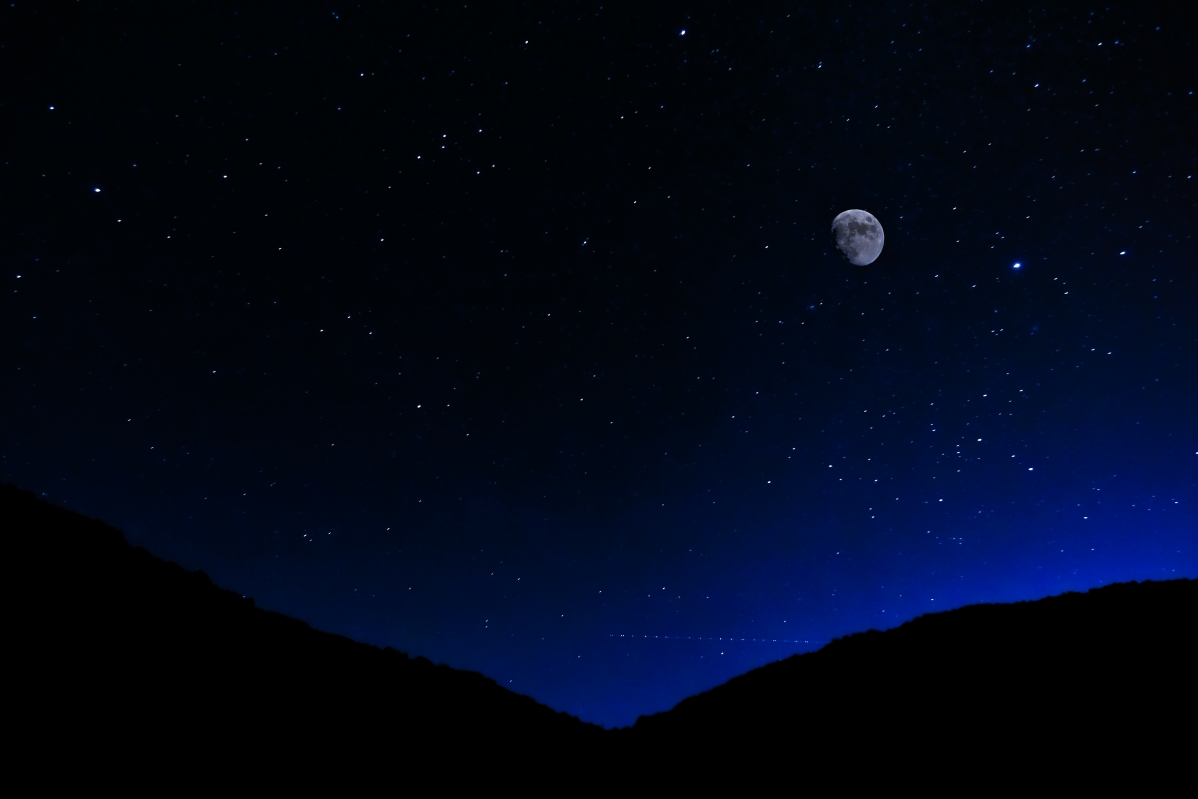 Night sky stars moon 5K