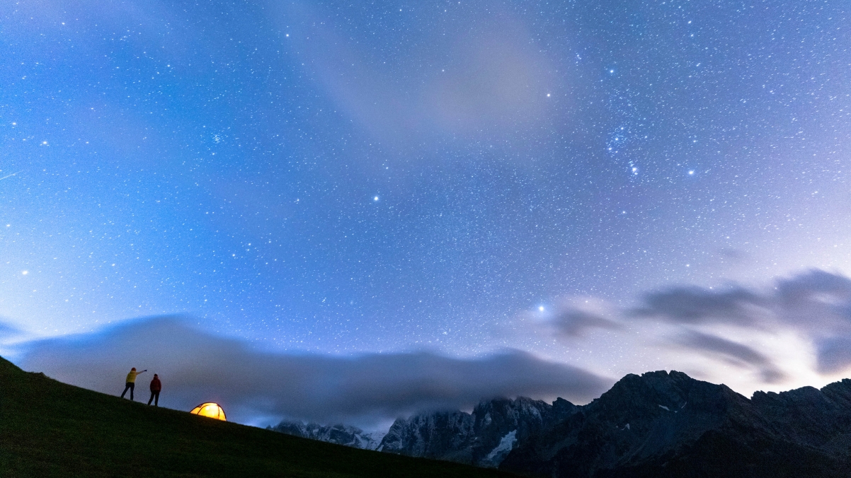 Starry sky travel camping high mountain 4k