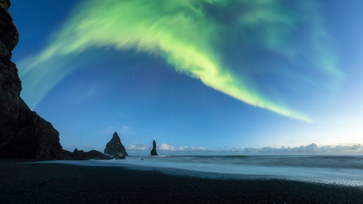 Microsoft Windows10 night sky northern lights