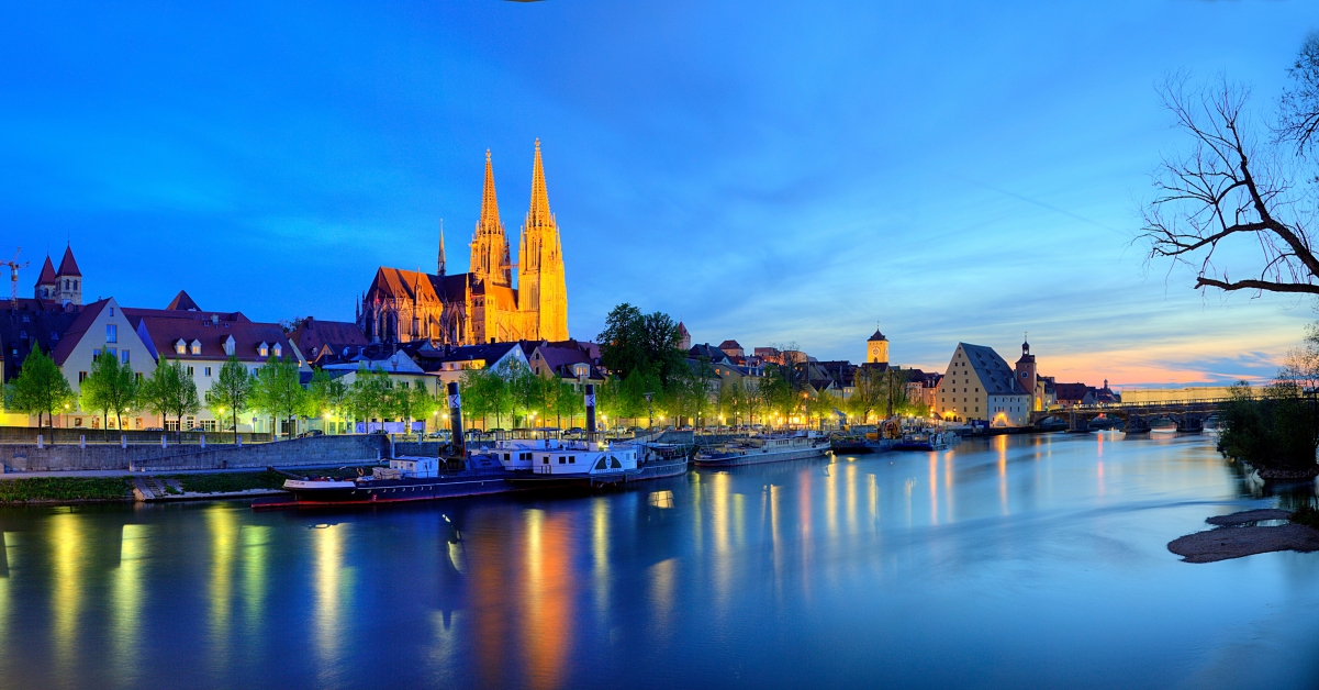 Night lights river houses de