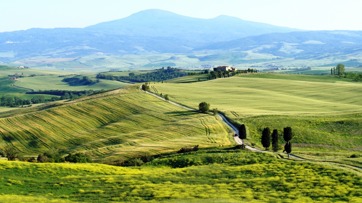 Tuscany town 3840x2160 wind