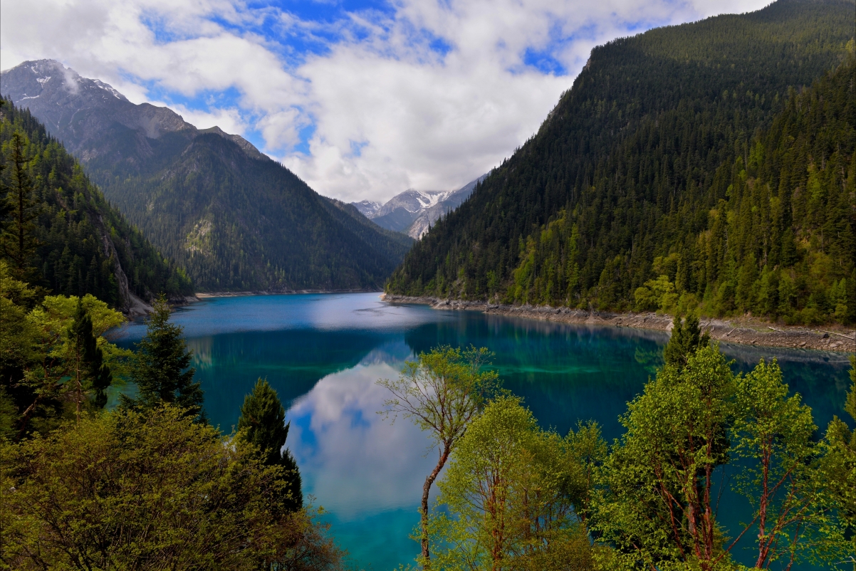 Sichuan Minshan Jiuzhaigou natural scenery