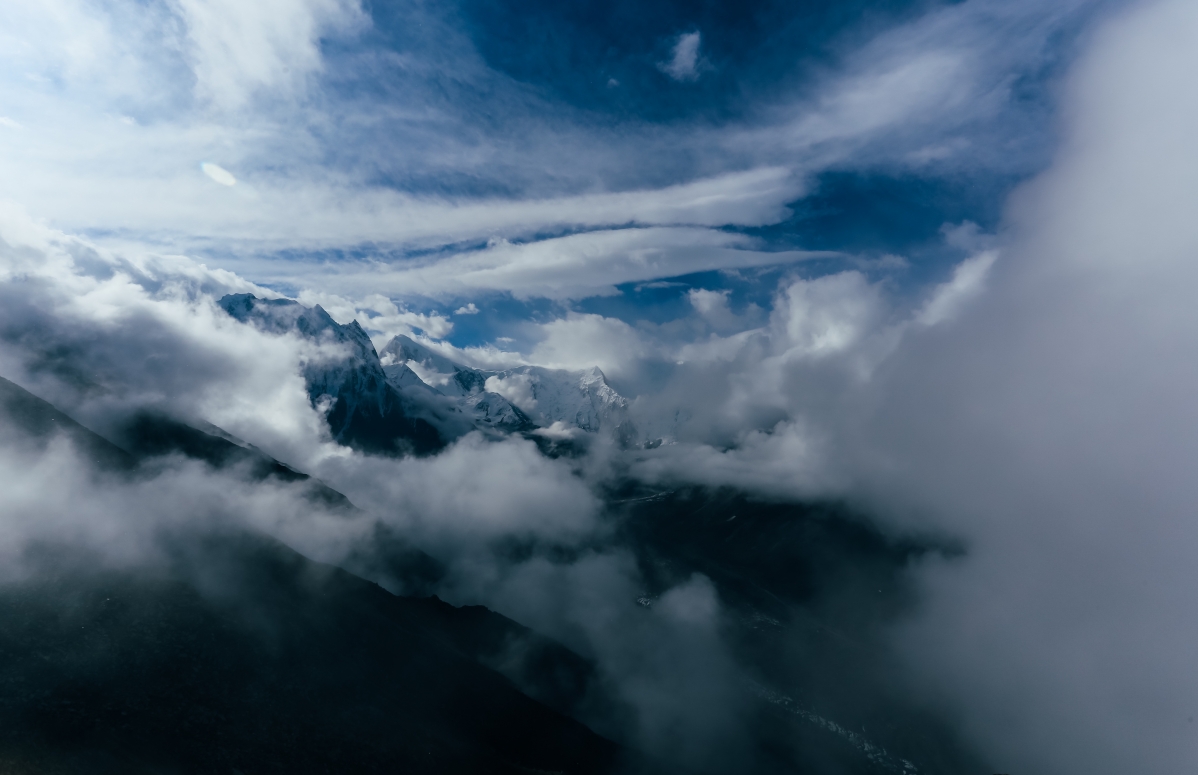 Mountain peak cloud high altitude landscape 5K picture