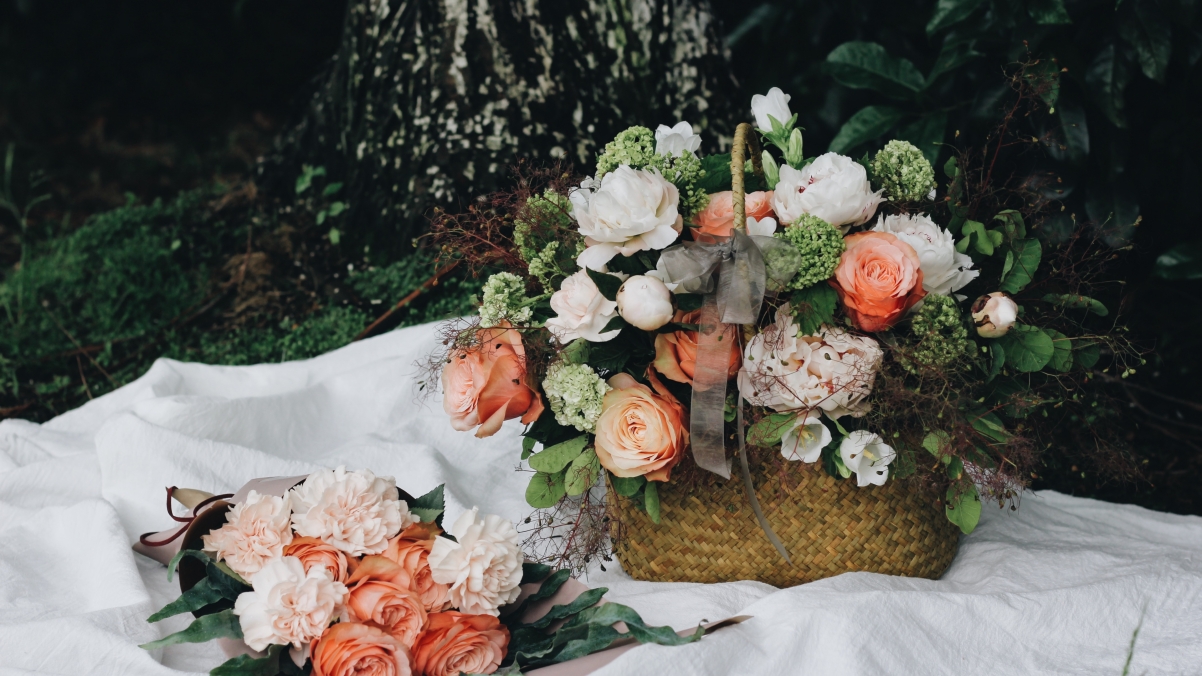 Forest basket flowers 4k wallpaper