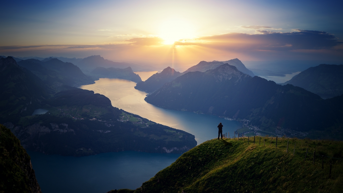 4K HD Scenic Wall of Lake Lucerne, Switzerland