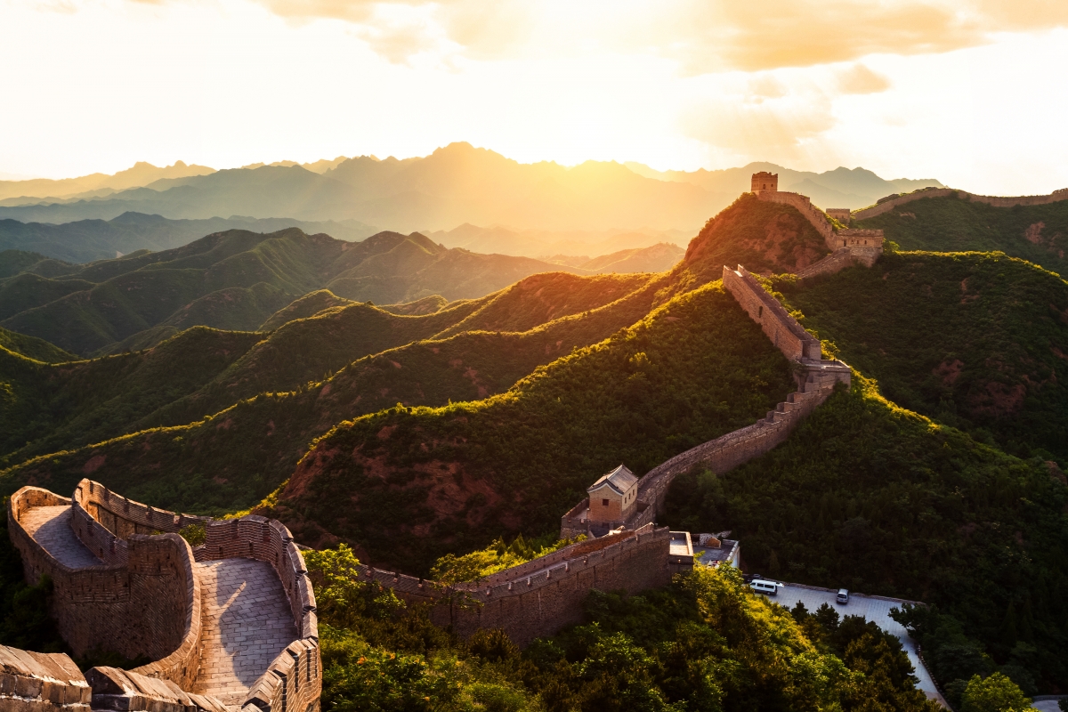 The Great Wall under the sun during sunset 4k