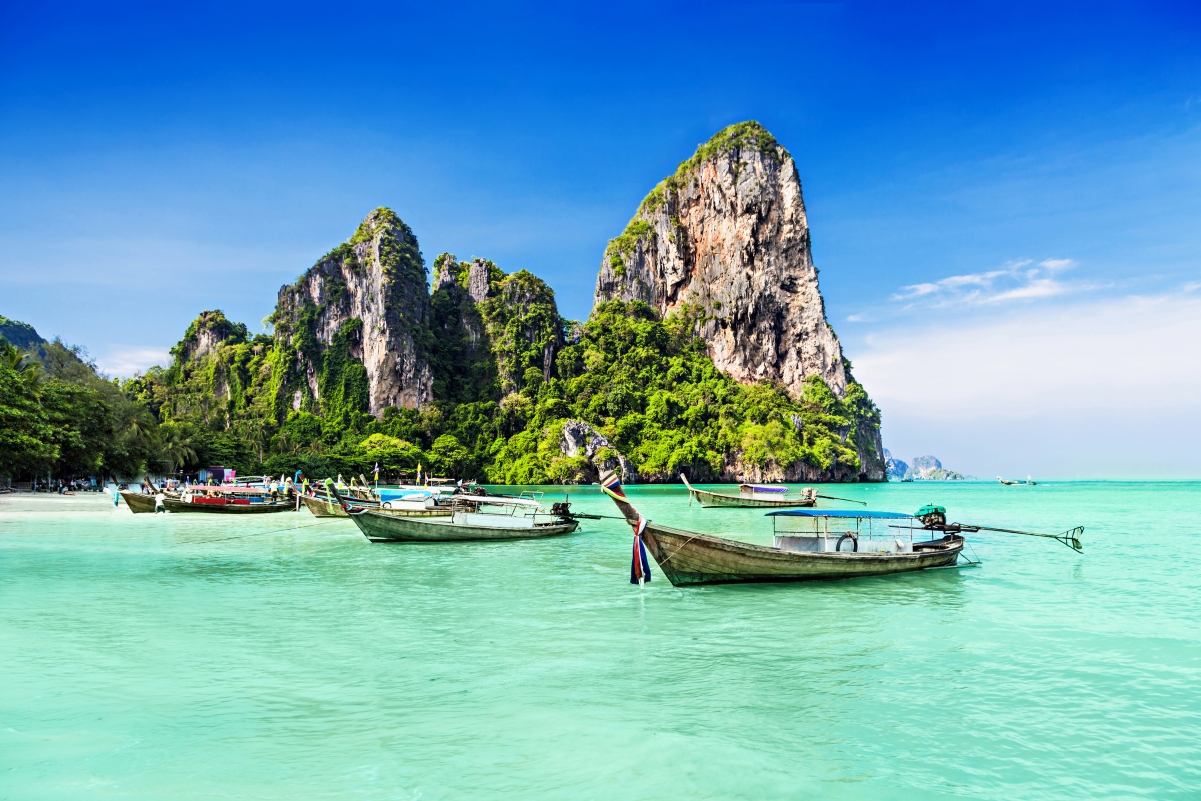 Tropical Paradise Sea 4K Landscape Wallpaper