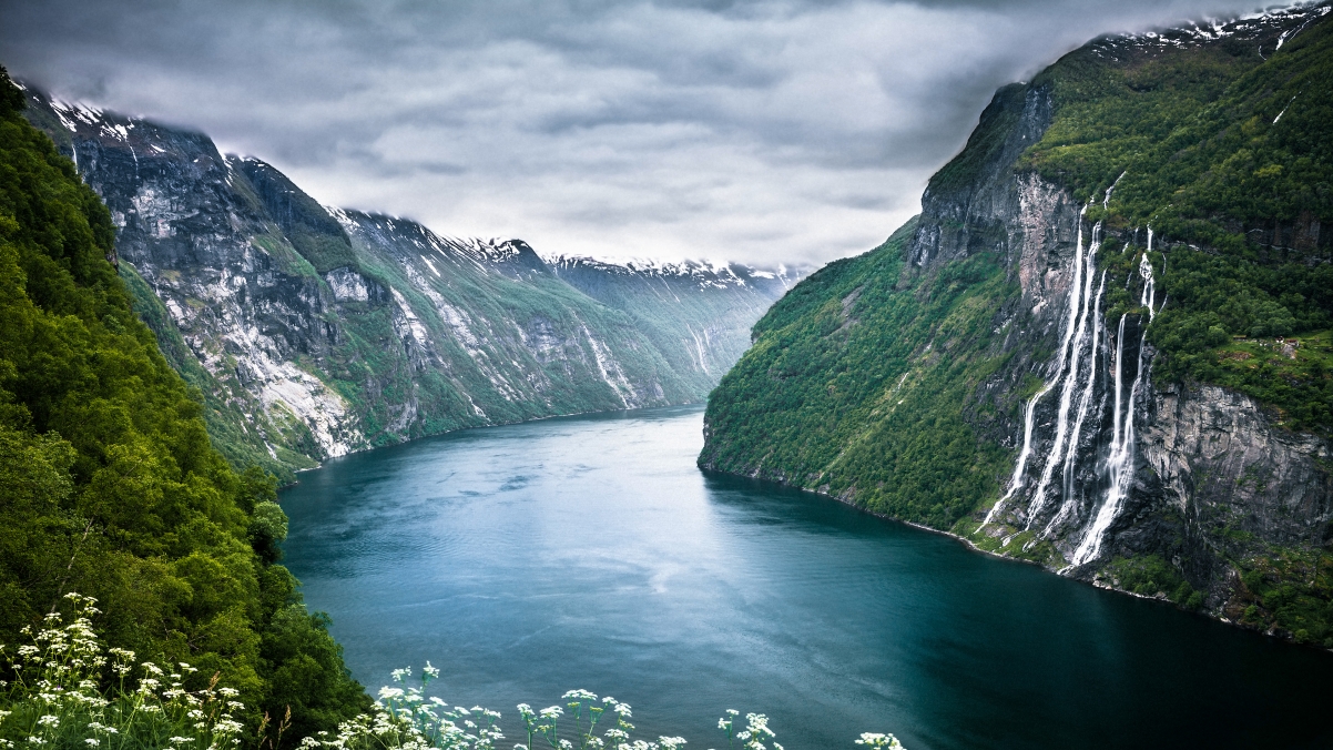 Seven Sisters Waterfall in Norway 3840x216