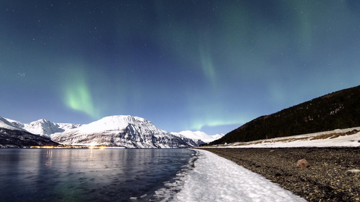 Northern Lights 4K Landscape Wallpaper
