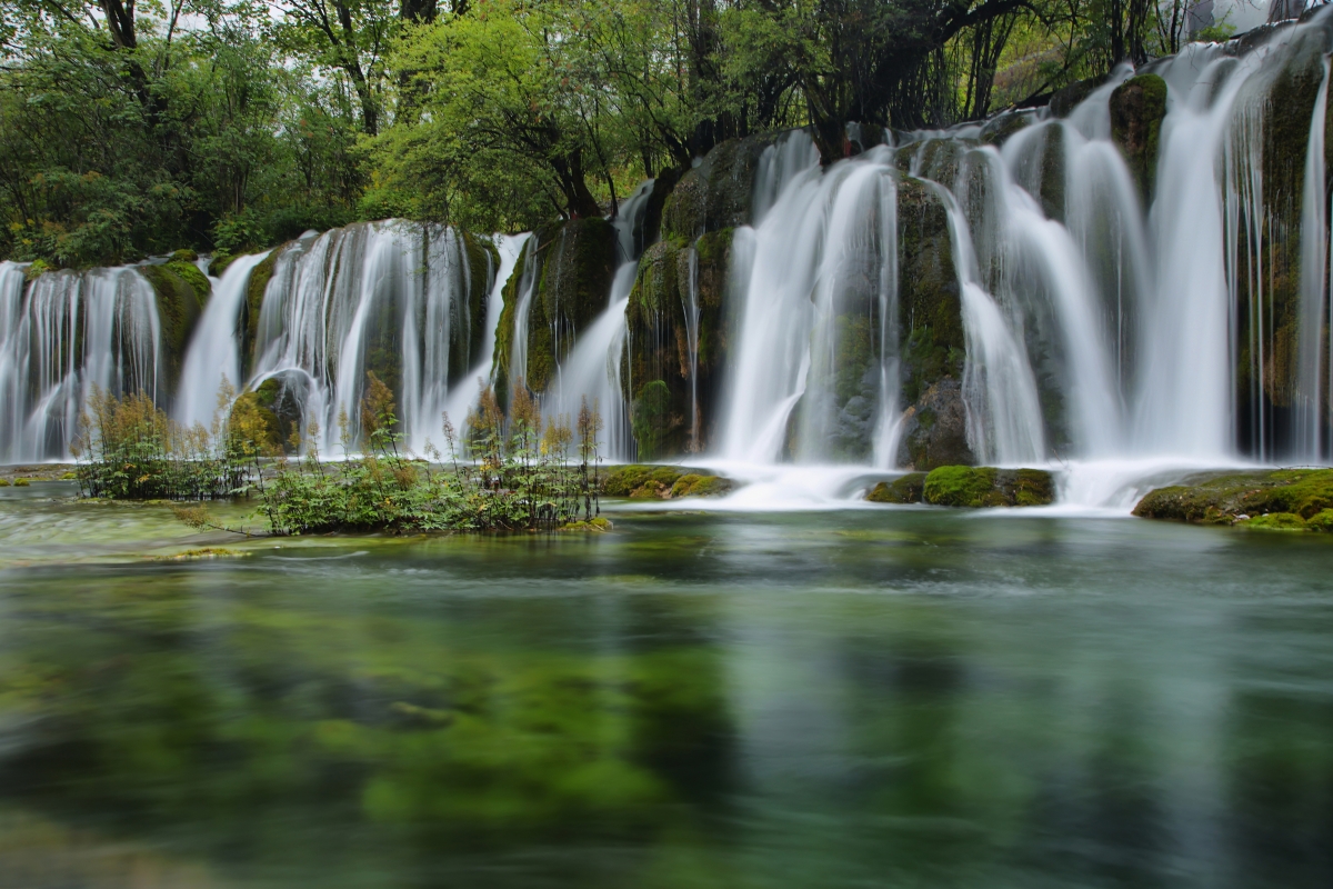 Beautiful woods waterfall scenery 4K wall