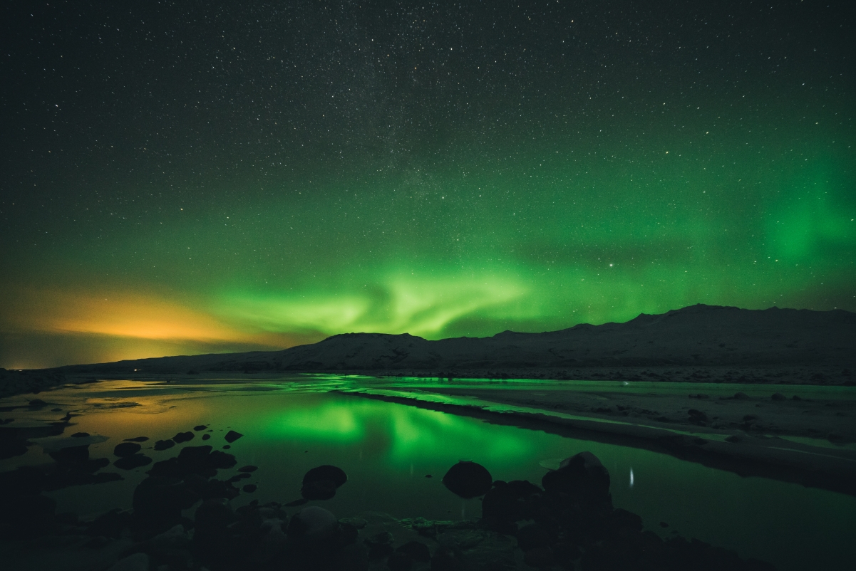Beautiful aurora starry sky scenery 6K wall