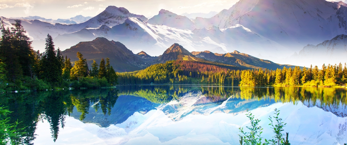Beautiful lake and mountain scenery 3440