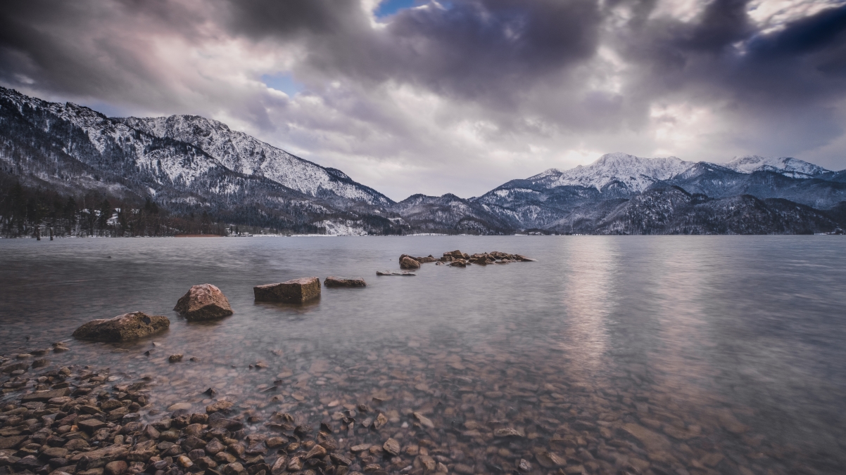 Beautiful lake Kochelsee 4k wind