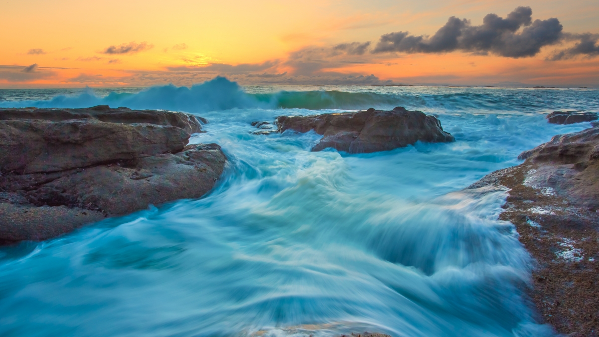 Trends and Waves in Oregon, U.S.