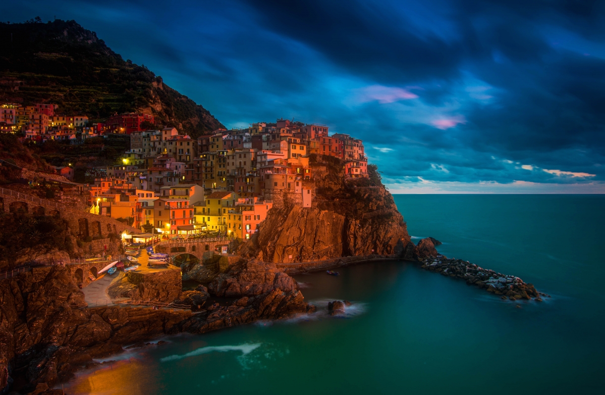 Manarola town night scenery 5K