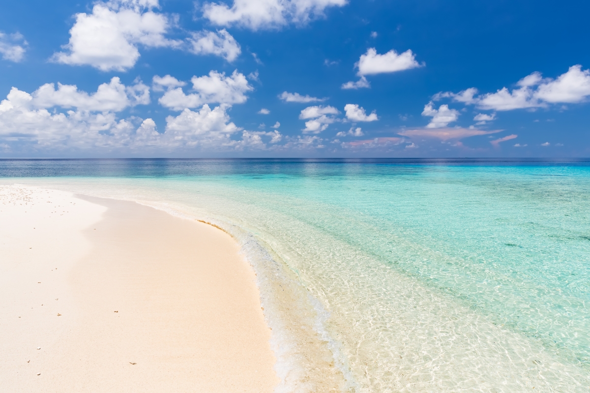 Maldives beautiful beach 5k wind