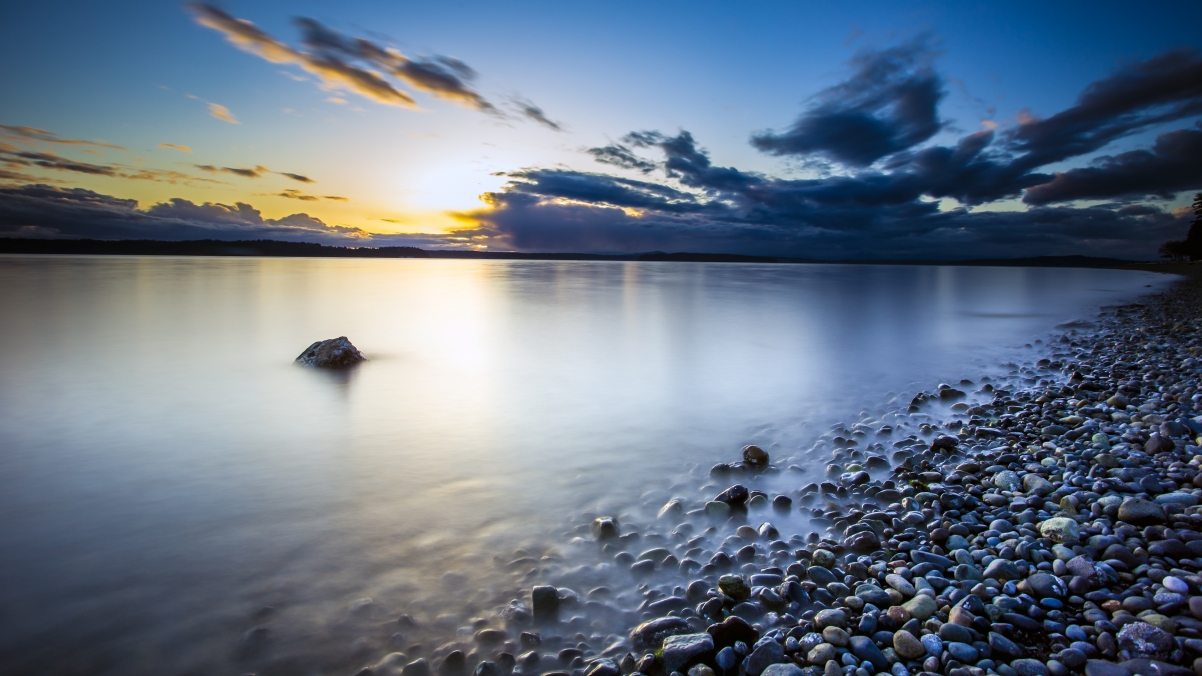 Lincoln Park Beach Sunset 4K Wind