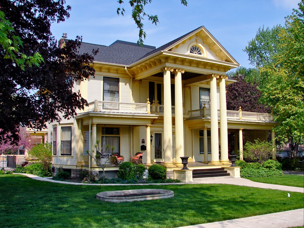 Villa lawn scenery under the blue sky