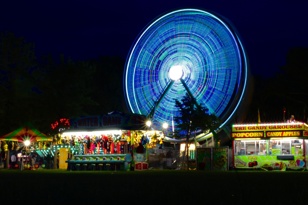 Blue ferris wheel beautiful night view 4k wall