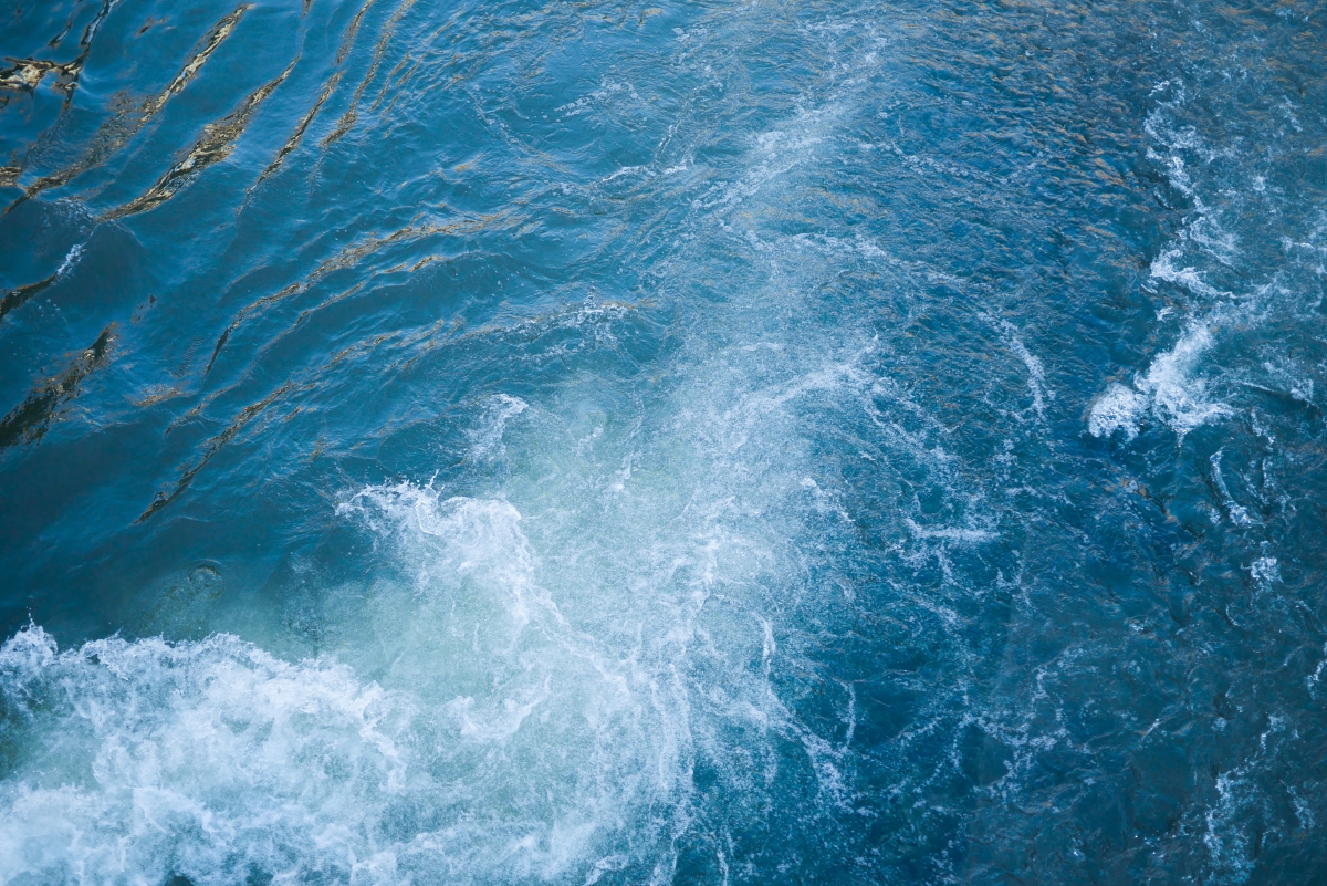 Blue ocean waves 4k wallpaper