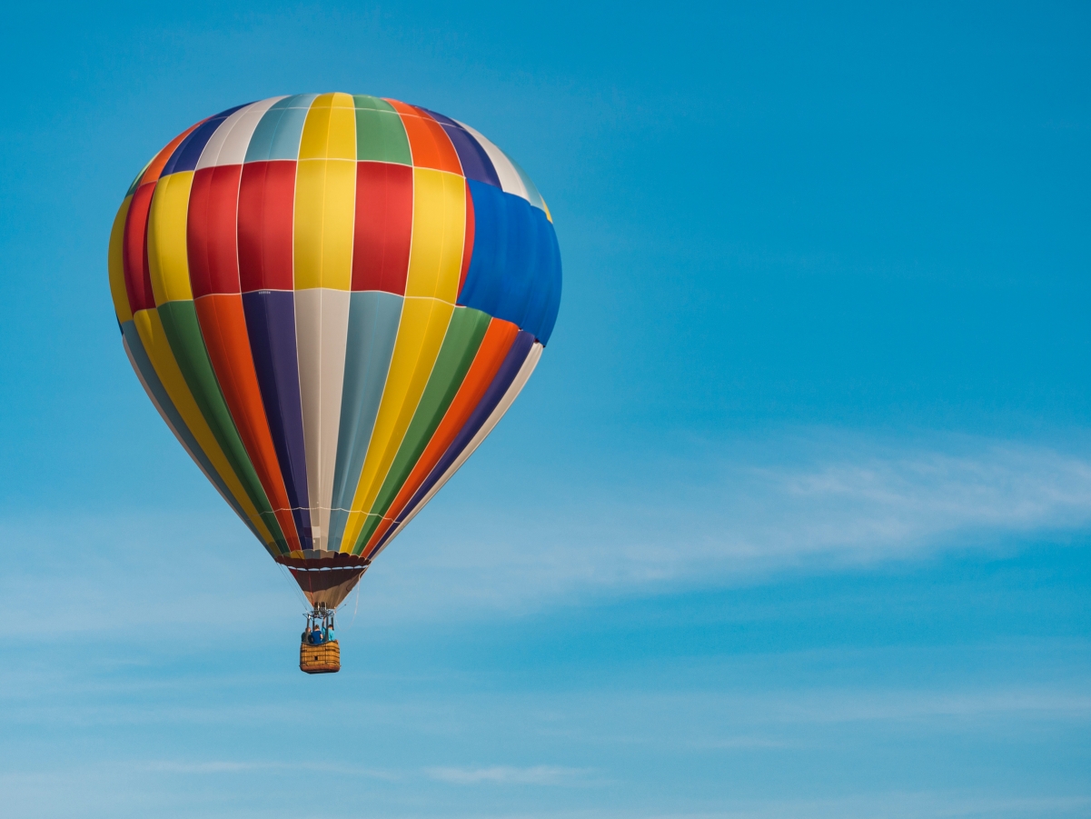Hot air balloon in the sky 4K wallpaper