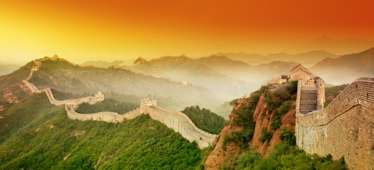 Golden Great Wall scenery 8K wallpaper