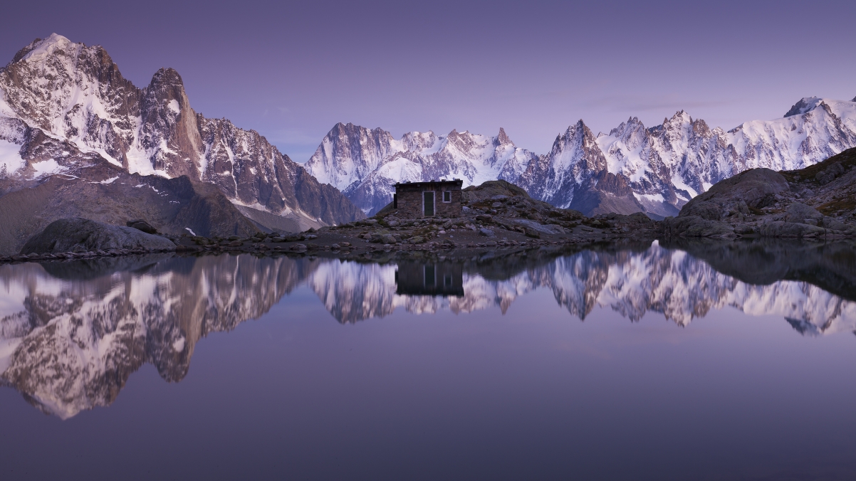 Silent Mountain Lake 4K Scenery Wallpaper