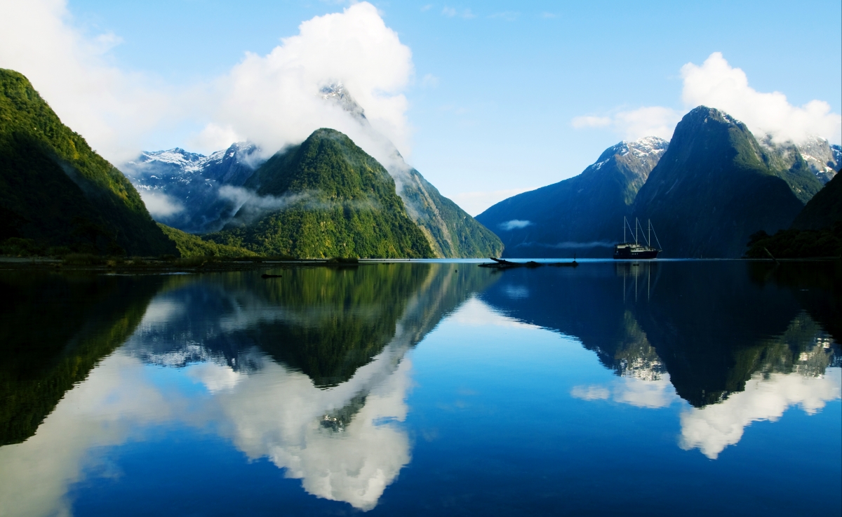 4k pictures of lake and mountains