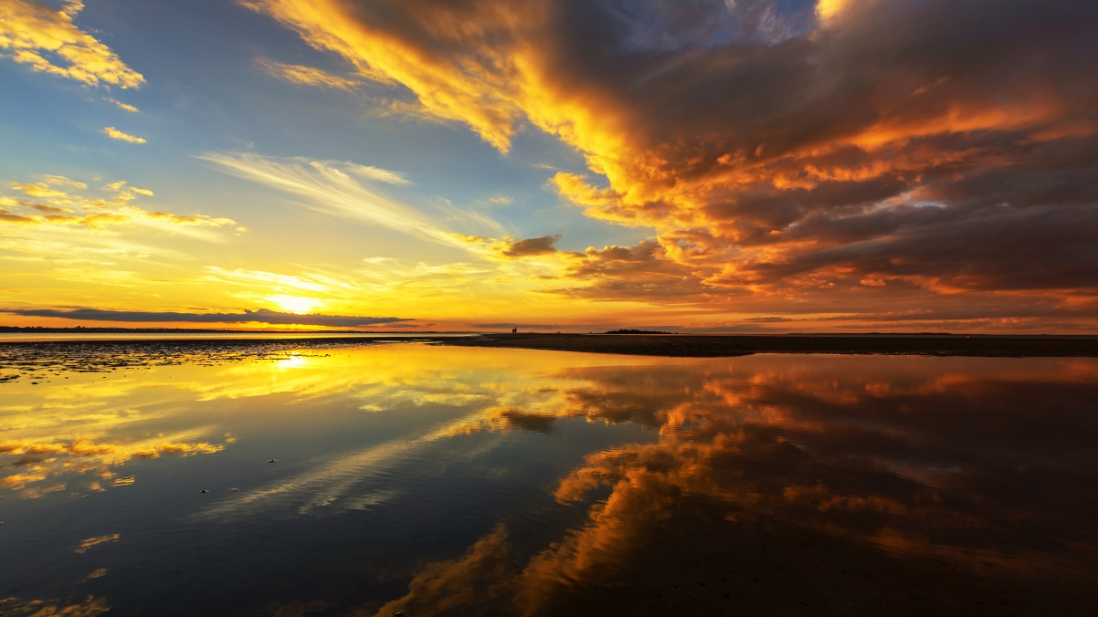 Sunrise on the sea and beautiful clouds by the sea