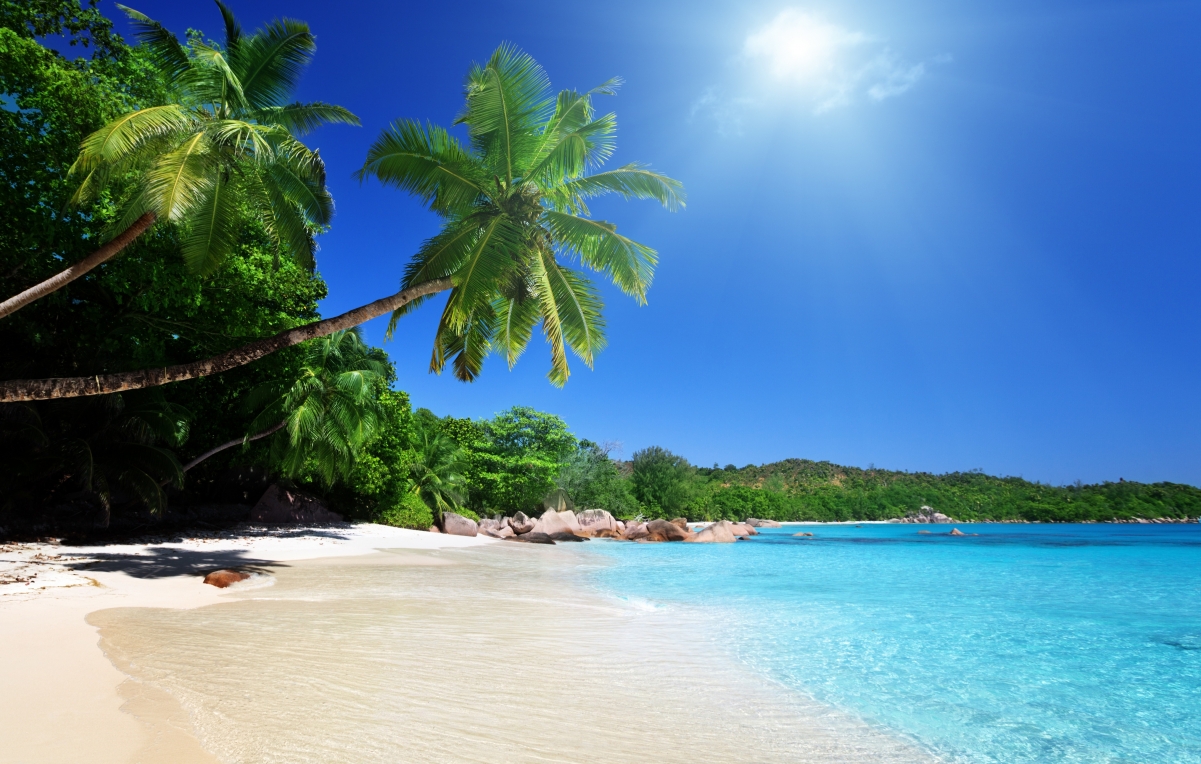 Seaside natural scenery, sky, clouds, sand