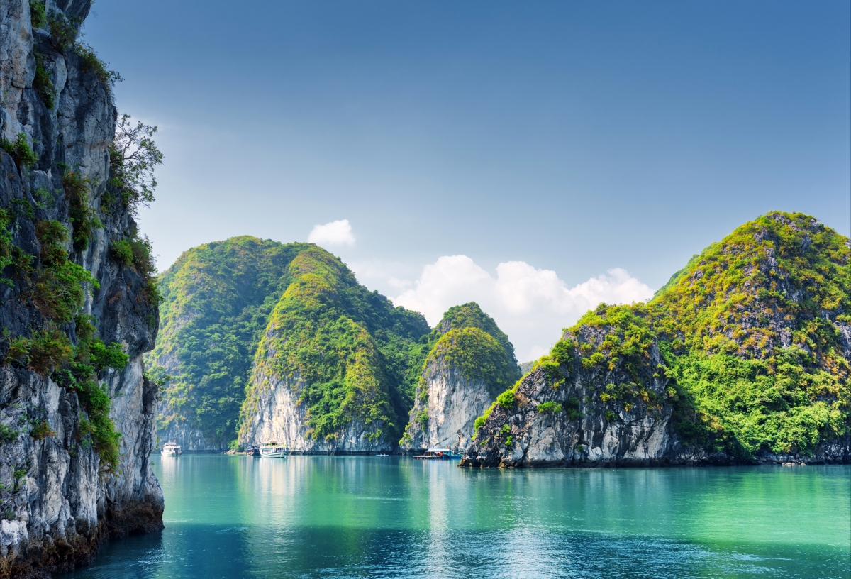 Sea rocks Vietnam Halong Bay 6K wind