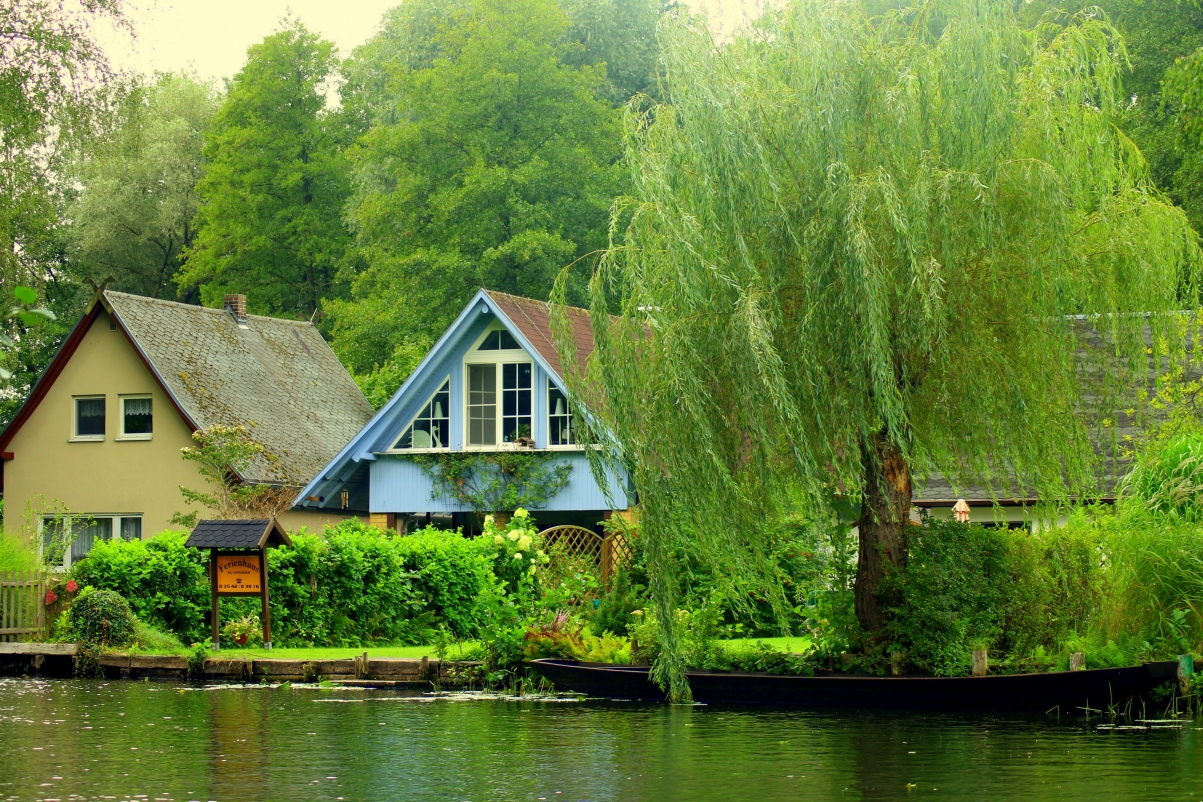 Foreign villa scenery river water willow tree 5k