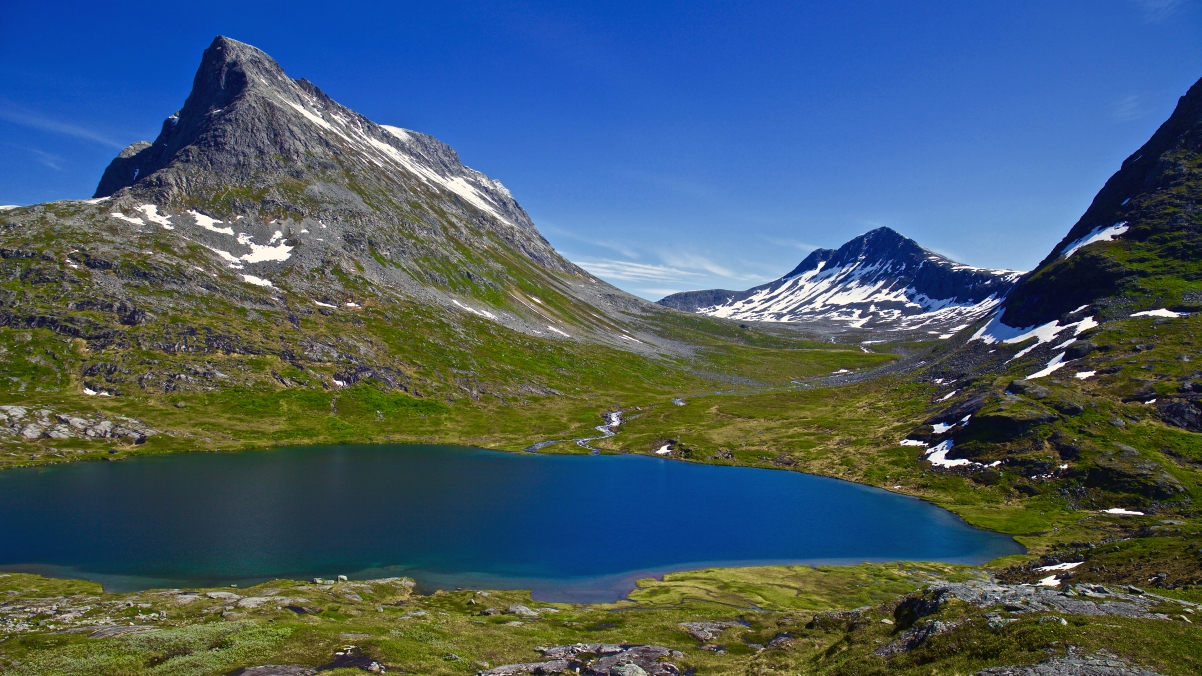Beautiful Norwegian wind on the mountain lake