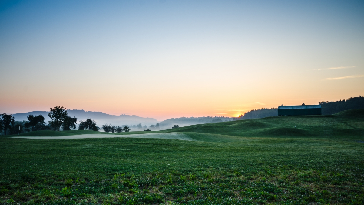 Golf course sunrise scenery 4K wall