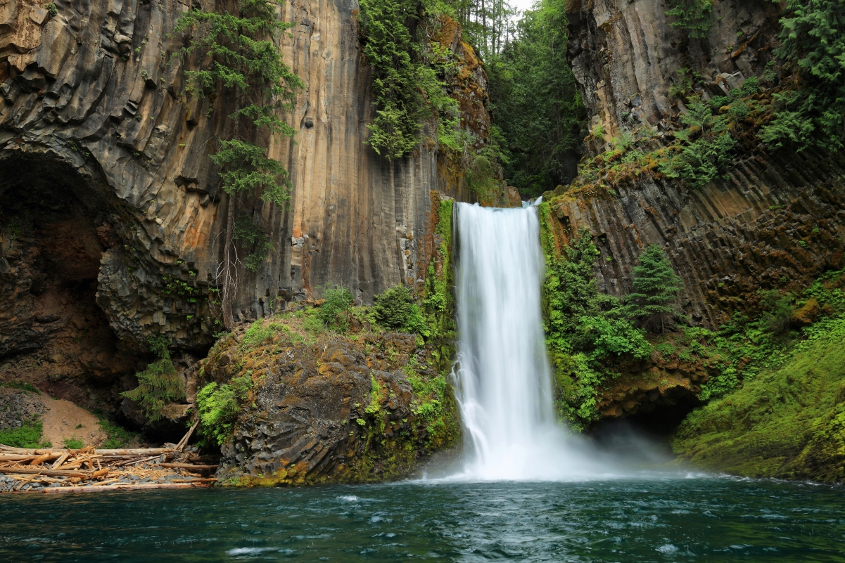 Oregon waterfall scenery 4K wallpaper