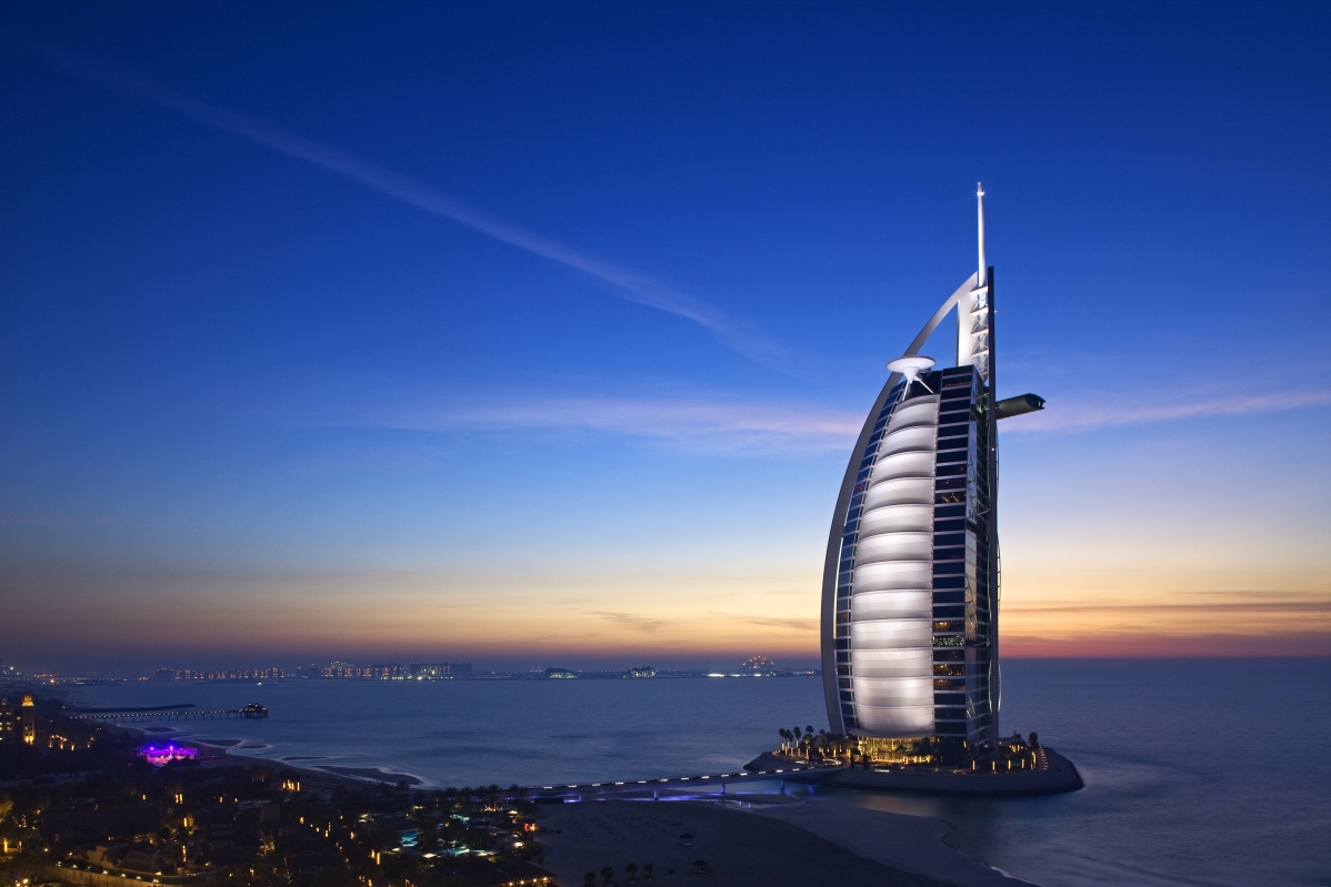Dubai hotel scenery 6K wallpaper