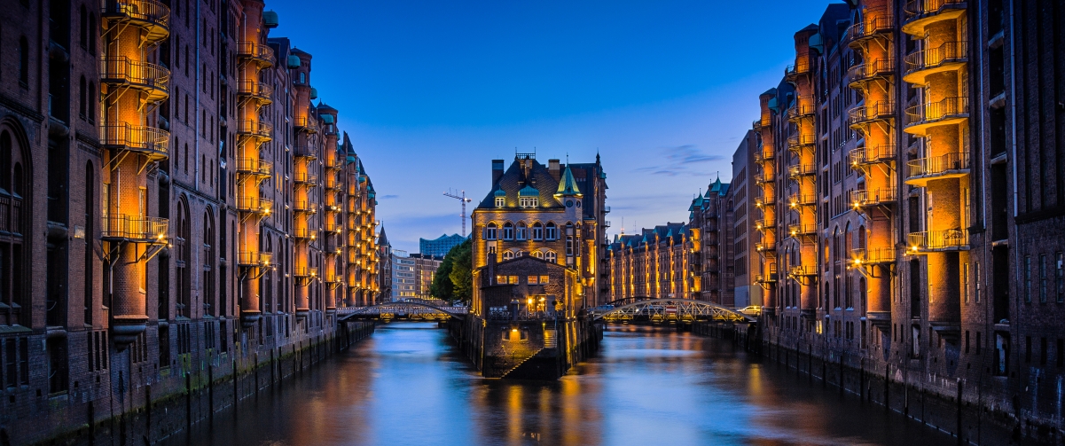 3440x1440 wall in Hamburg, Germany