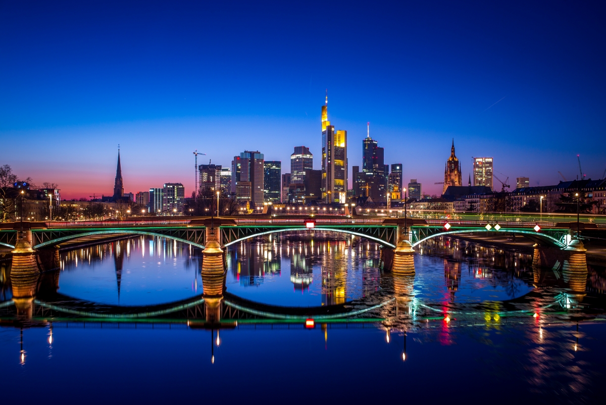 Frankfurt night bridge 5