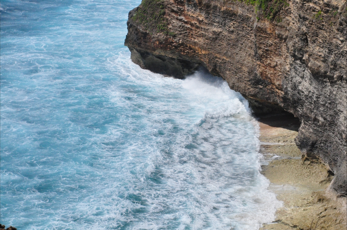 Sea waves Bali 4k scenery