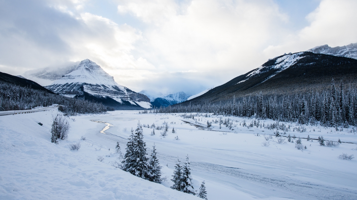 Frozen river road mountain winter 5K wind
